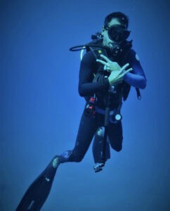 Perfect scuba diving skills for making an underwater video